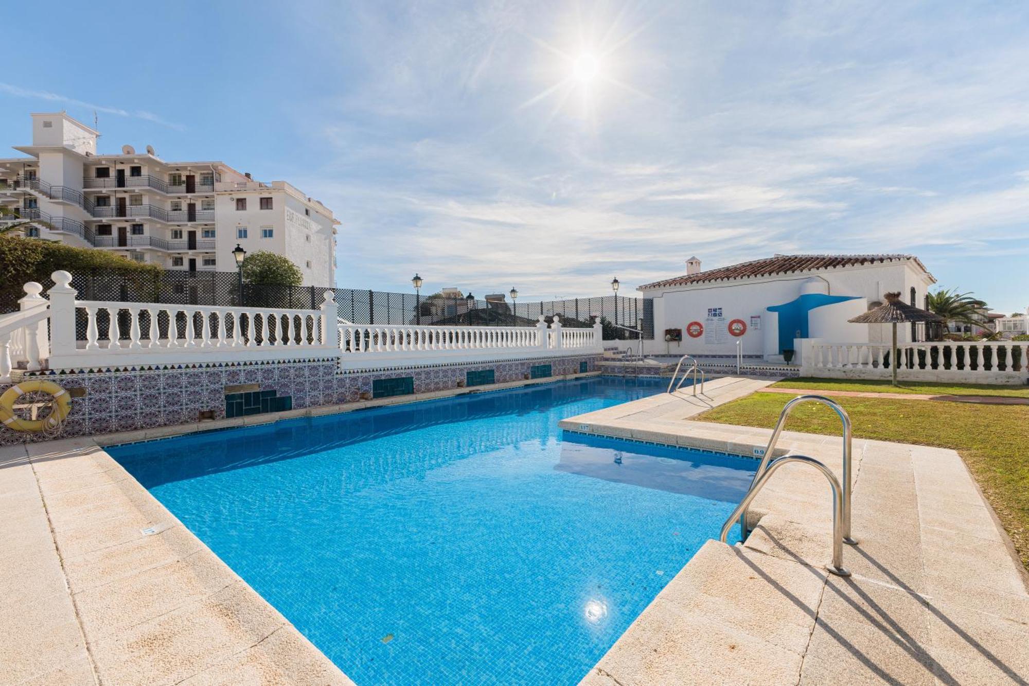 Cosy Apartment In Verano Azul Nerja Exterior foto