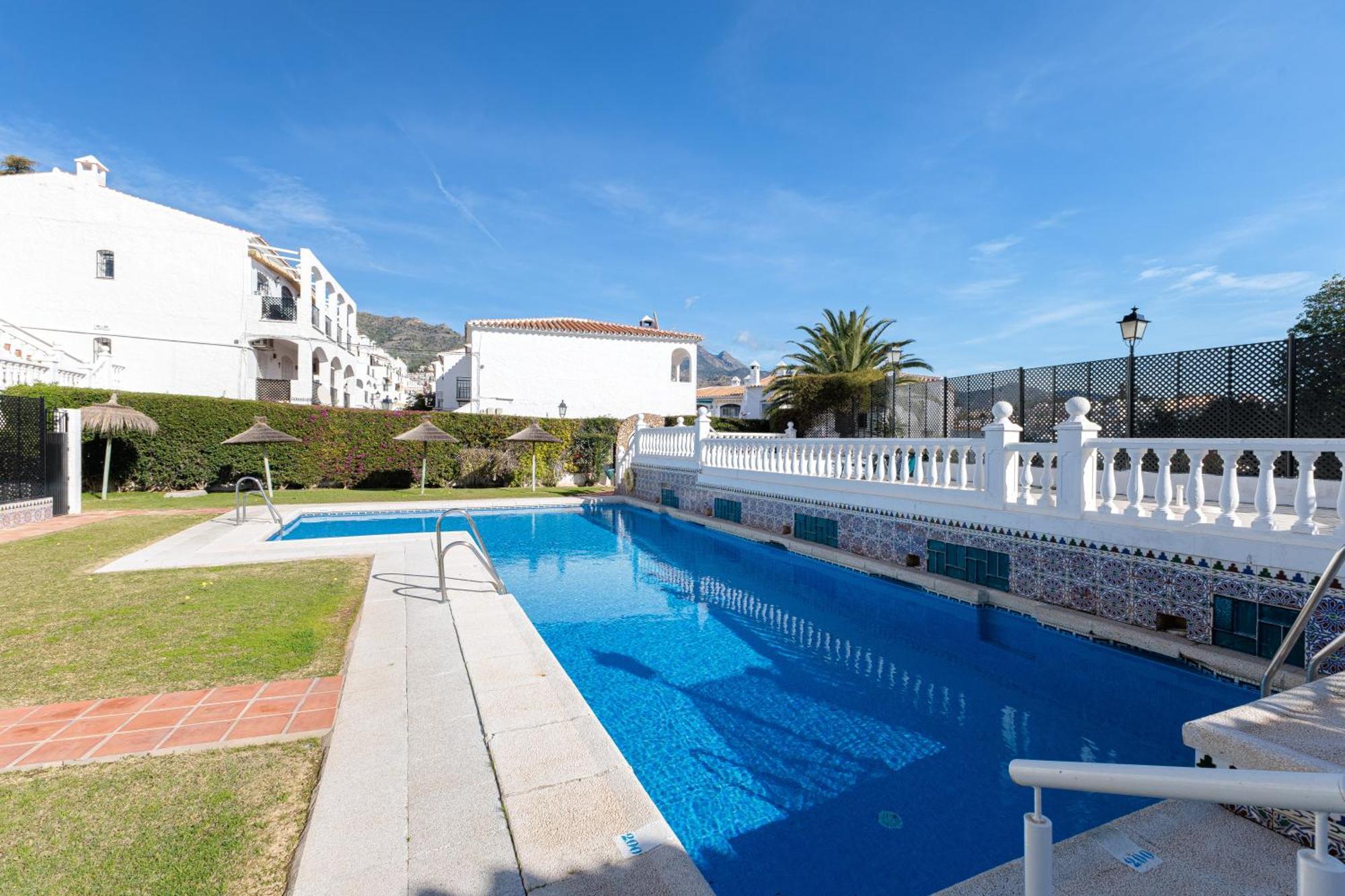 Cosy Apartment In Verano Azul Nerja Exterior foto