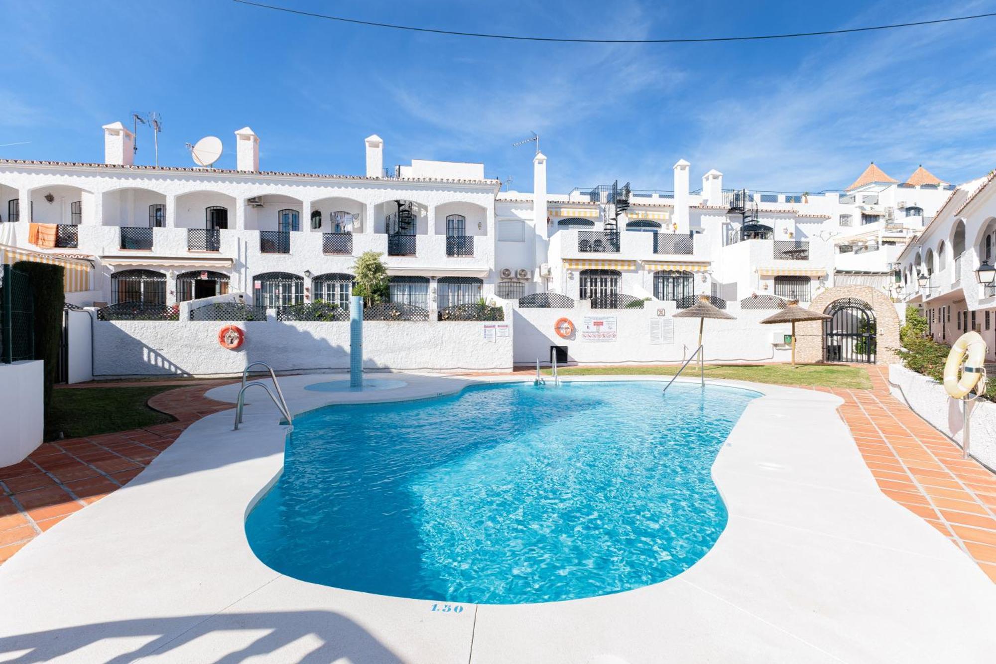 Cosy Apartment In Verano Azul Nerja Exterior foto
